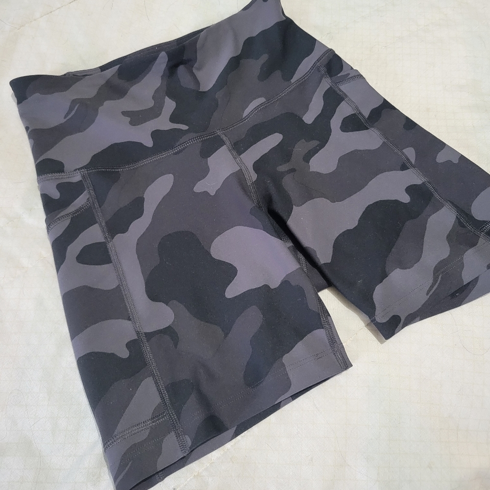 Bike Shorts / Old Navy / Sm / 6inch inseam / Black Powersoft / Pocket